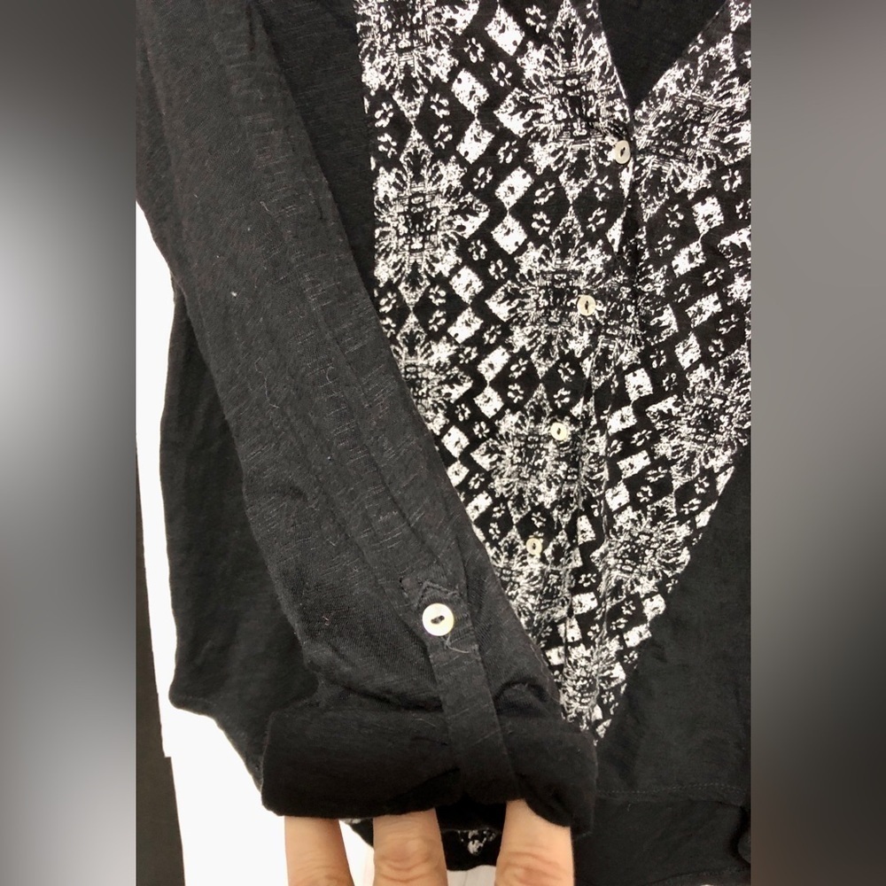 ๐ธ๏ธLucky Brand V-Neckline Cotton button down blouse - Picture 4 of 12